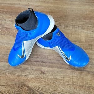 Nike Phantom indoor soccer shoes boys size: 6Y